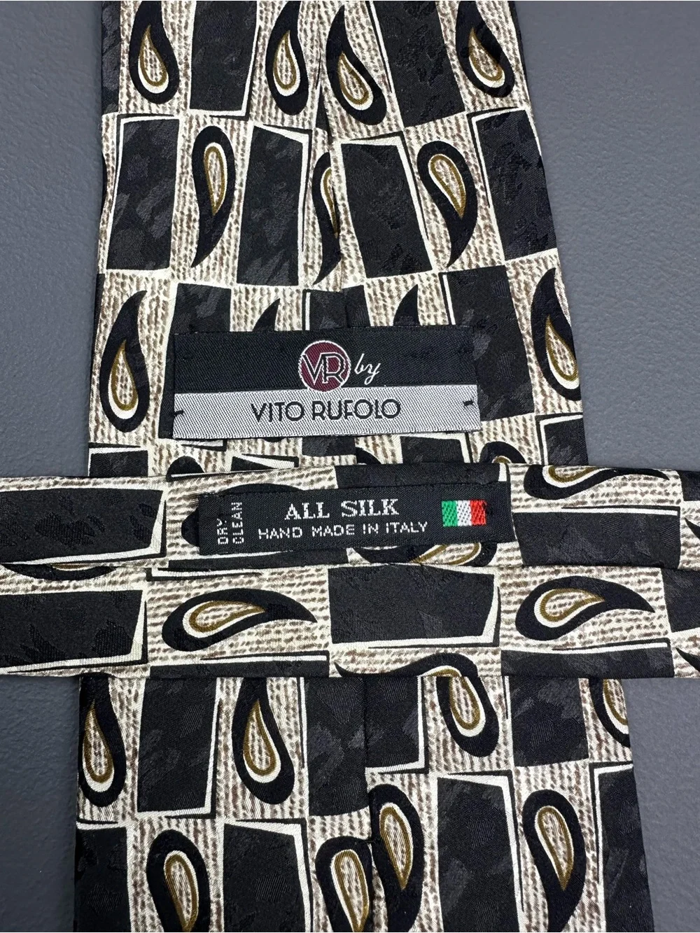 VR Vito Rufolo Handmade Italy 100% Silk Tie Black Gold Geometric Paisley 3 7/8